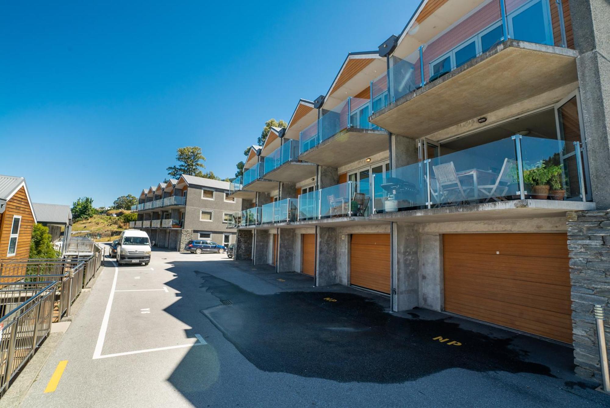Lakeside Living - Modern 2-Bedroom Apartment Queenstown Exterior photo